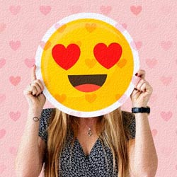 new-love-smile-emoji-dp-pics